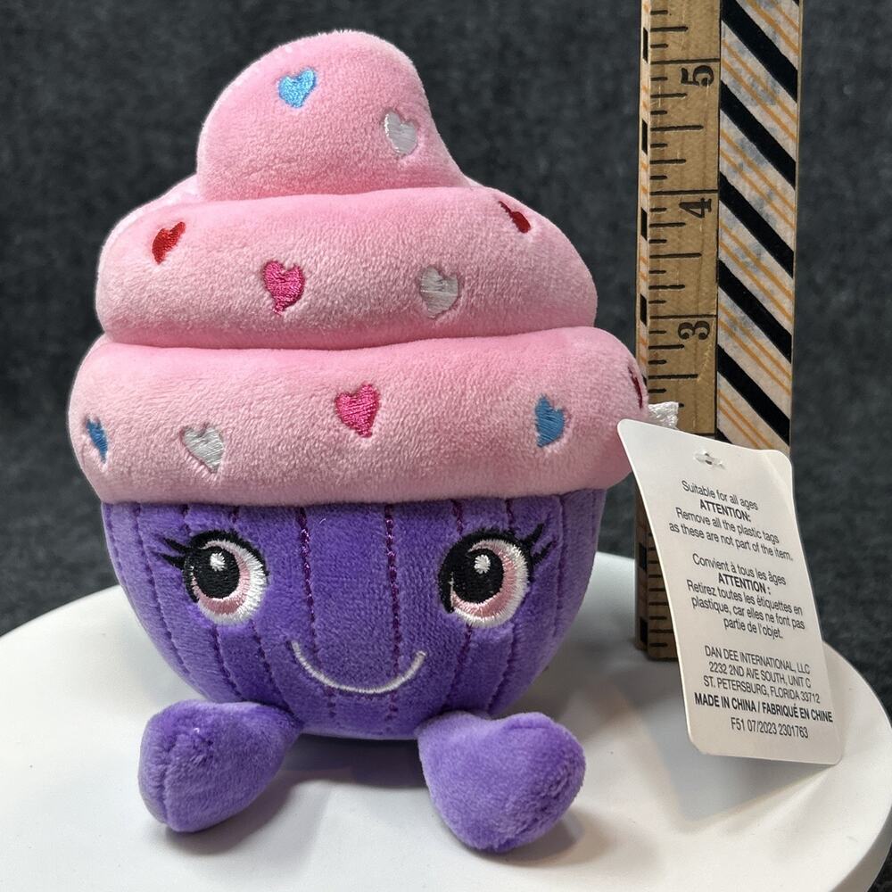 Dan Dee Plush Cupcake Pink Frosting Purple Base Smiling Face Hearts w/ Tag NOS